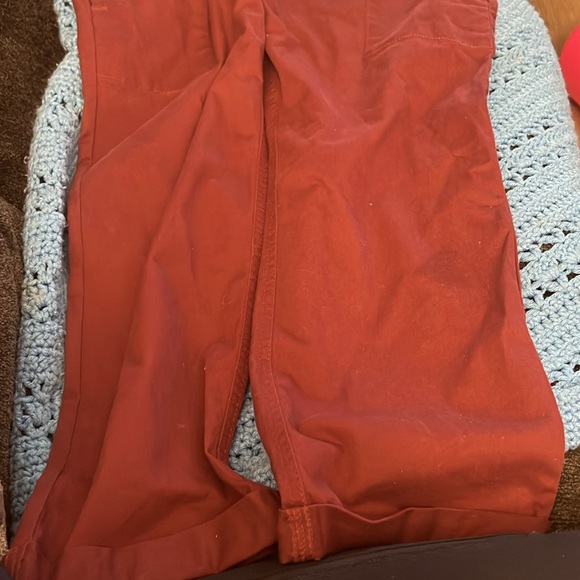 drawstring maroon ankle scrubs. - Picture 2 of 3